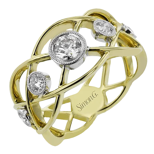 Women’s oval engagement ring-Right Hand Ring In 18k Gold With Diamonds LR4797