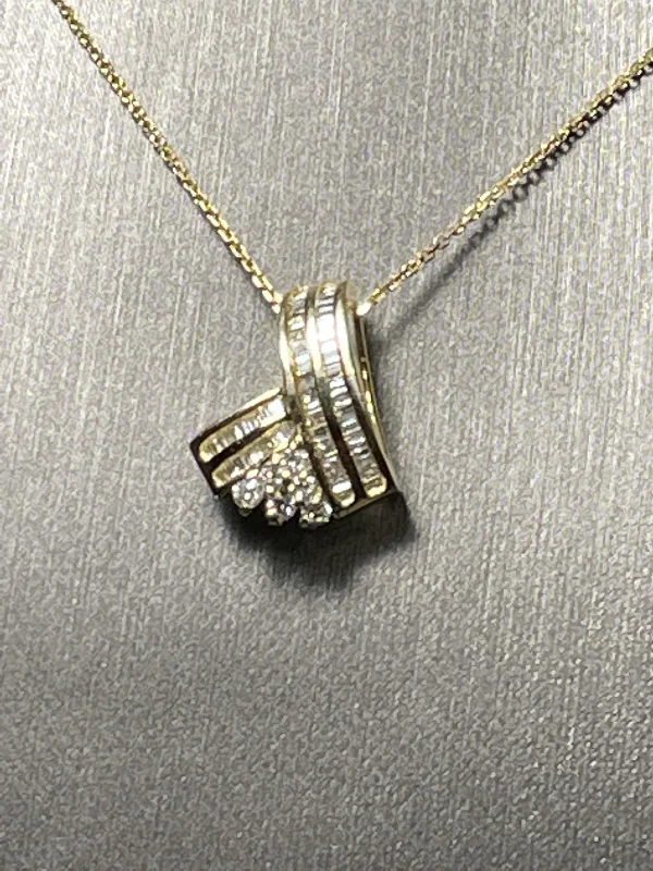 Women’s vintage-inspired necklace-14K YELLOW GOLD DIAMOND PENDANT