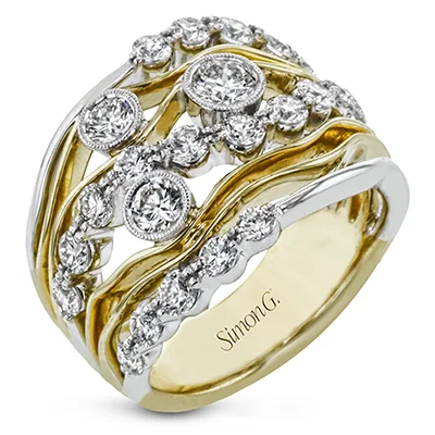 Women’s promise engagement ring-Right Hand Ring In 18k Gold With Diamonds LR2630