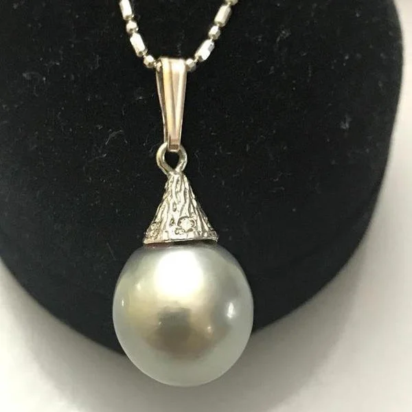 Women’s gemstone pendant necklace-14 Karat Solid White Gold Black Pearl & Diamond Pendant