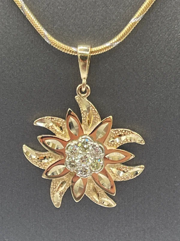 Women’s chunky necklace-A Beautiful Ladies 14 Karat Gold Diamond Sunburst Pendant and Chain