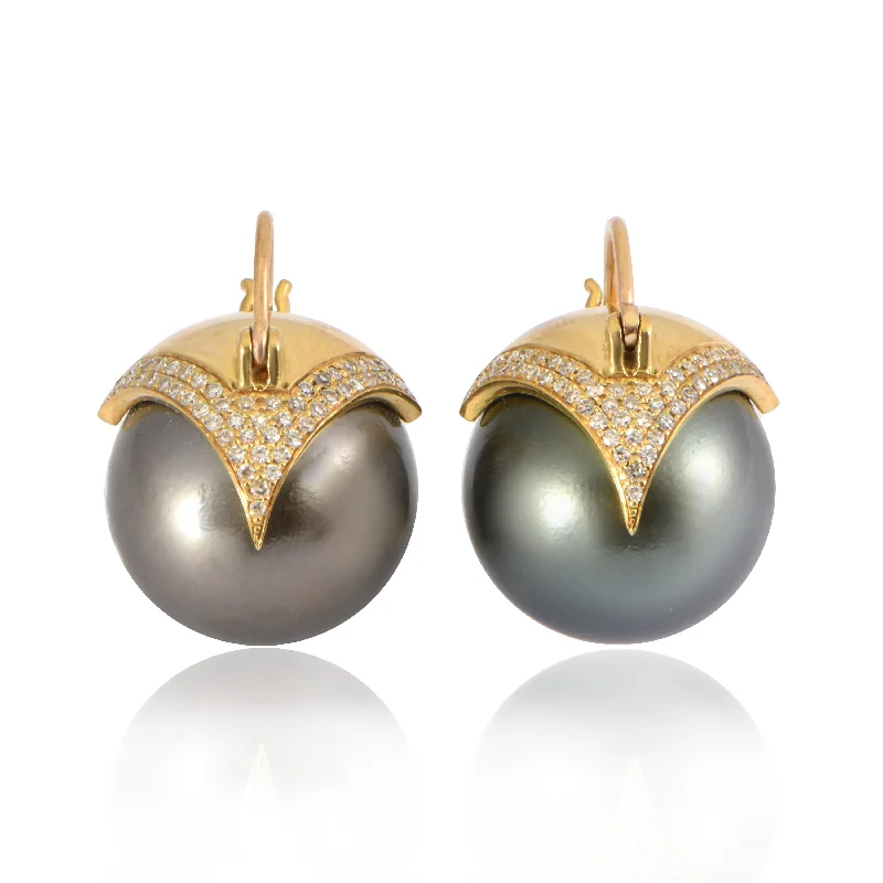 Women’s luxury stud earrings-Armor Pearl Earrings