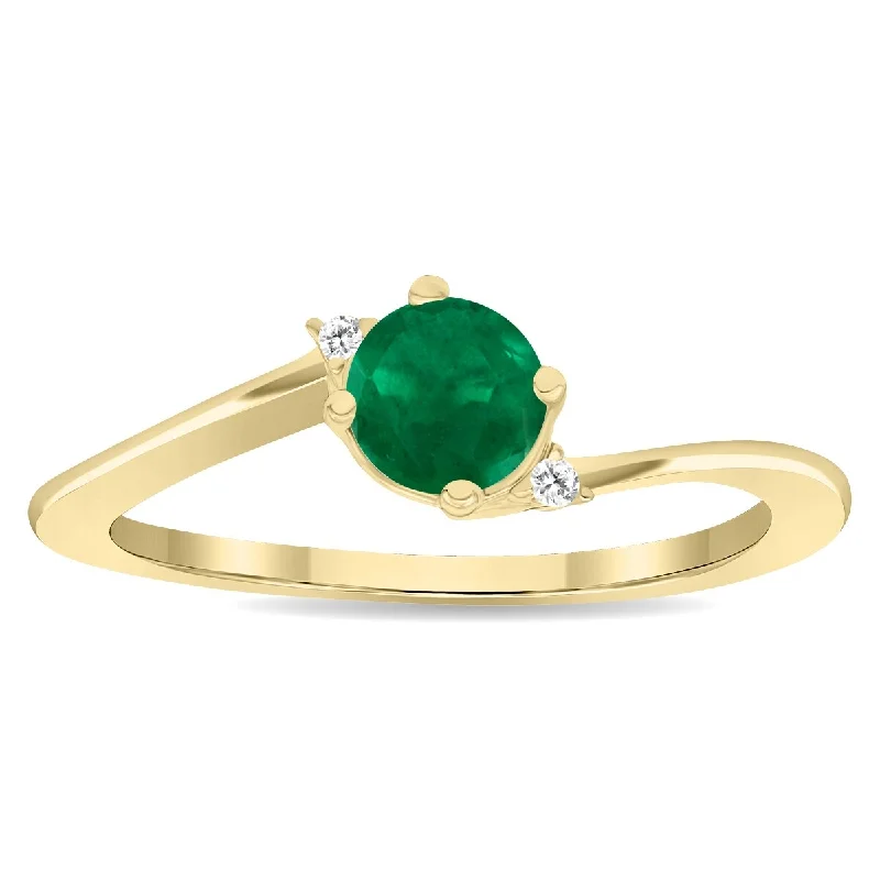 Women’s wedding ring with diamonds-Women's Round Shaped Emerald and Diamond Wave Ring in 10K Yellow Gold