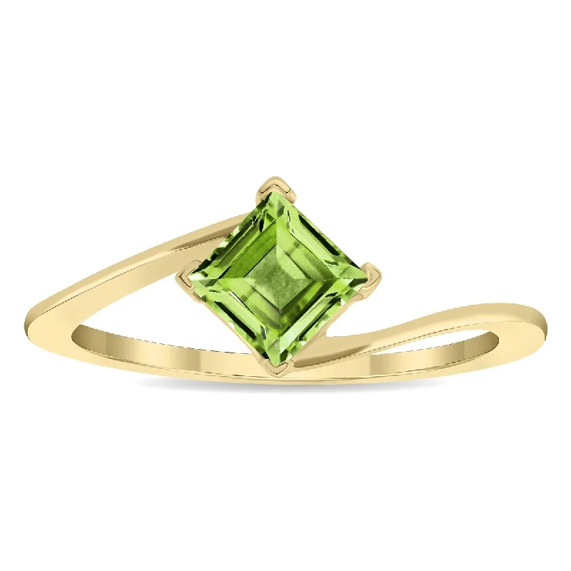 Women’s handmade ring-Women's Solitaire Square Shaped Peridot Wave Ring in 10K Yellow Gold