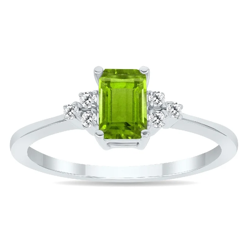 Women’s radiant-cut ring-Peridot and Diamond Regal Ring in 10k White Gold