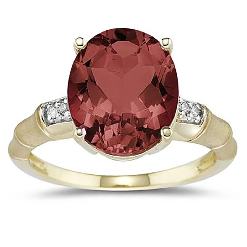 Women’s classic ring-3.97 Carat Garnet and Diamond Ring in 14K Yellow Gold