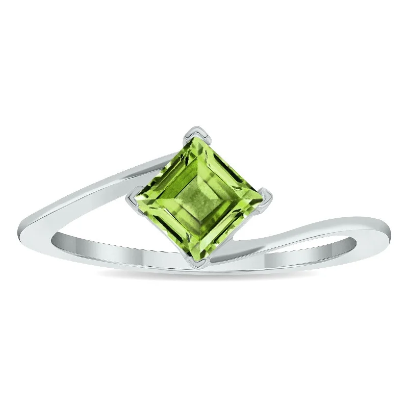 Women’s cubic zirconia ring-Women's Solitaire Peridot Wave Ring in 10K White Gold