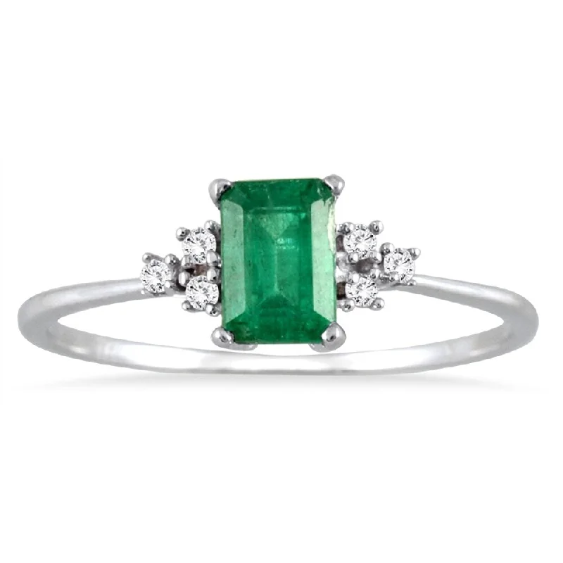 Women’s trendy ring-Emerald and Diamond Ring in 10K White Gold